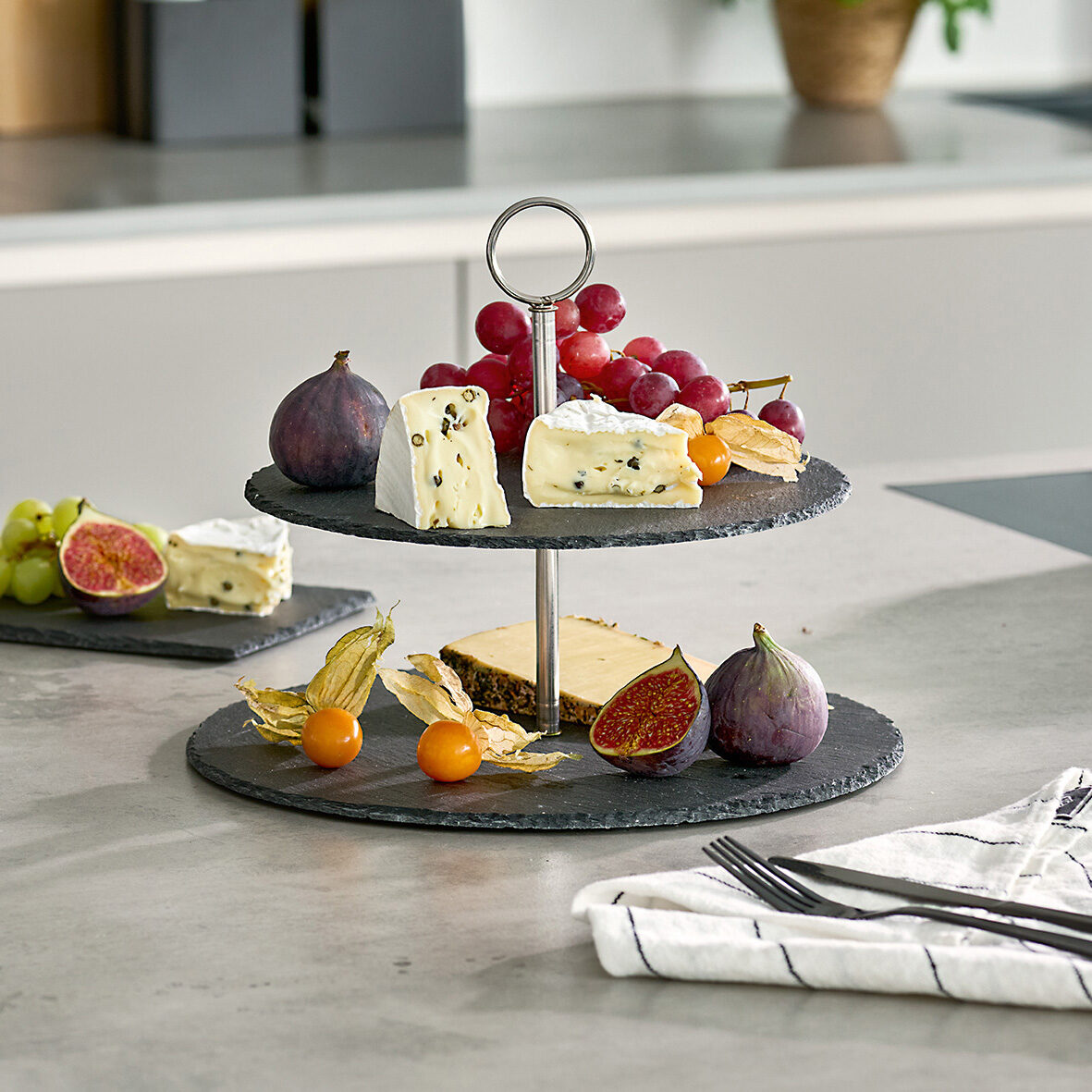 zeller-present-table-etagere-schiefer-metall-2-ebenen image 3